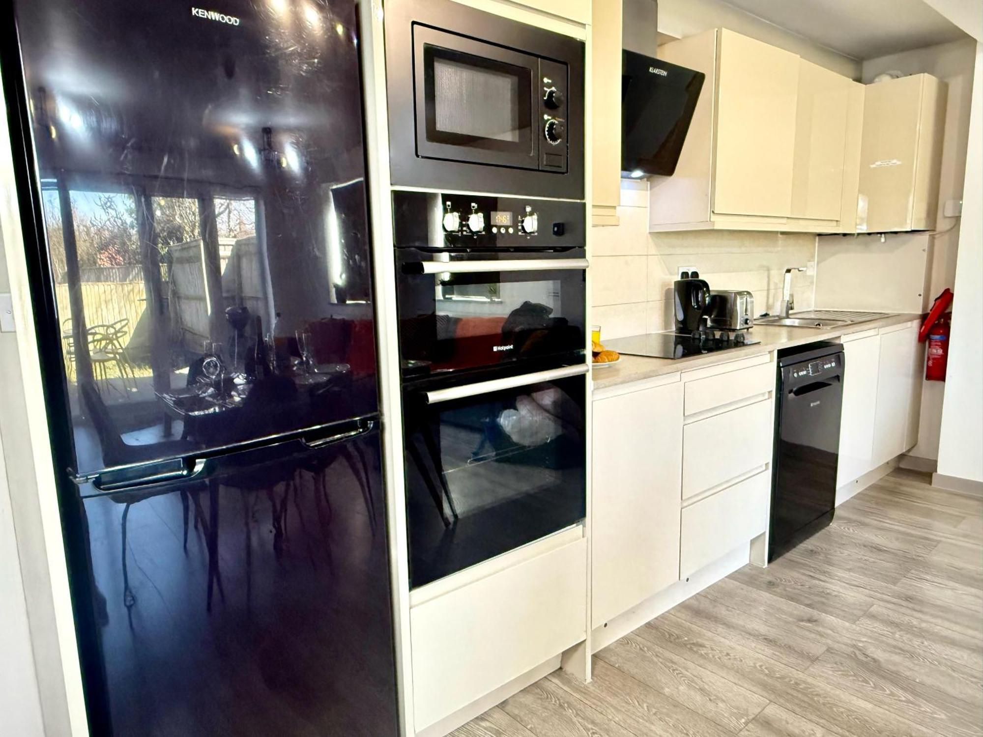 Horizon House, Stunning 2-Bedroom Flat 1, Parking, Netflix, Oxford Exterior foto